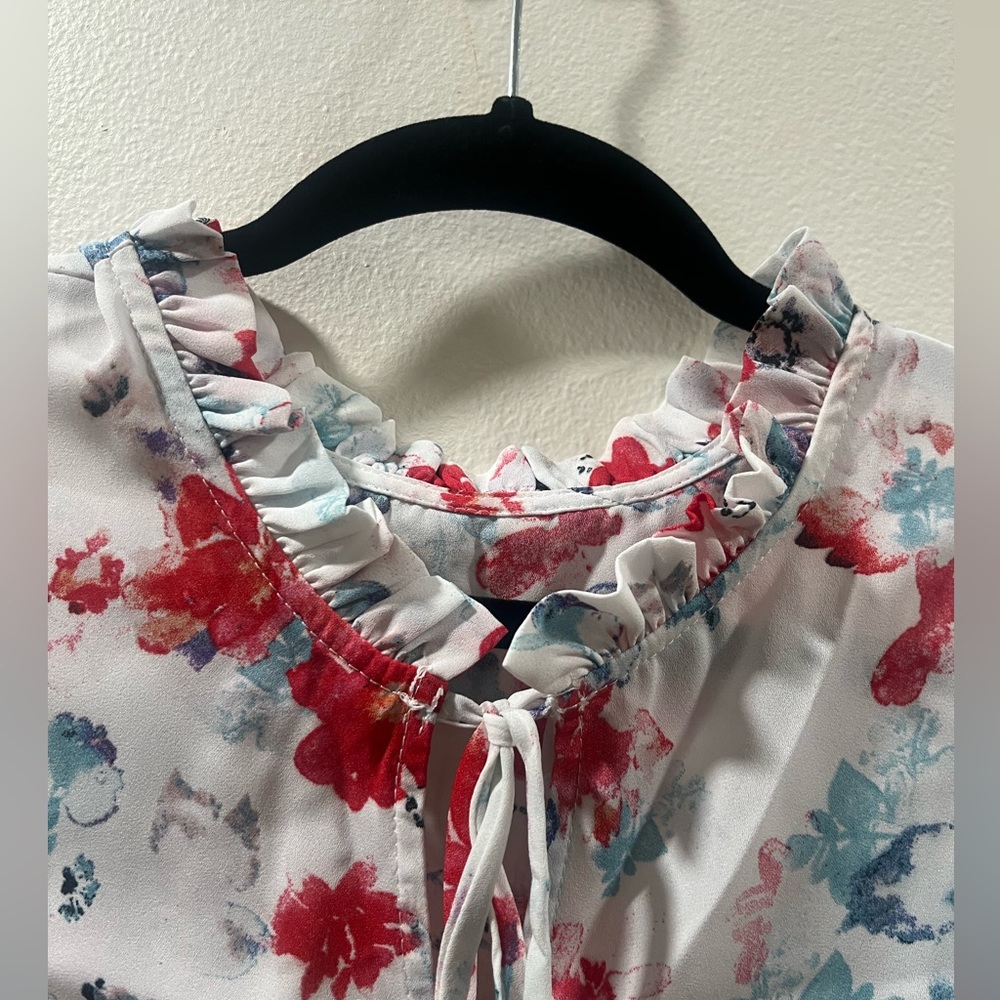 Beautiful Floral top - Picture 6 of 10